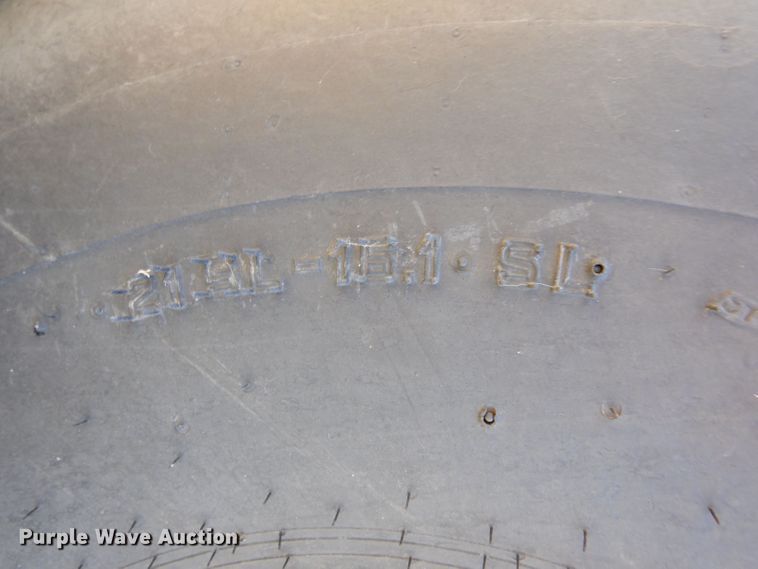 image for item LP9386 John Deere 569 round baler