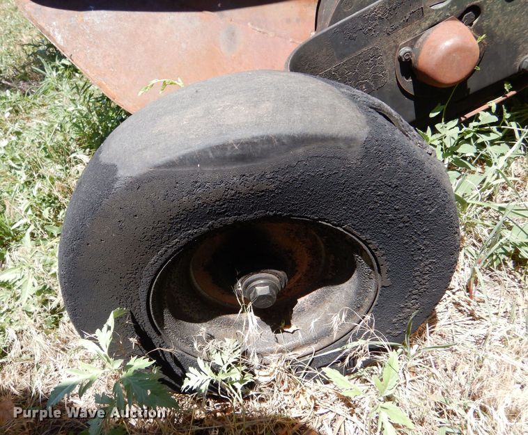 image for item LP9386 John Deere 569 round baler