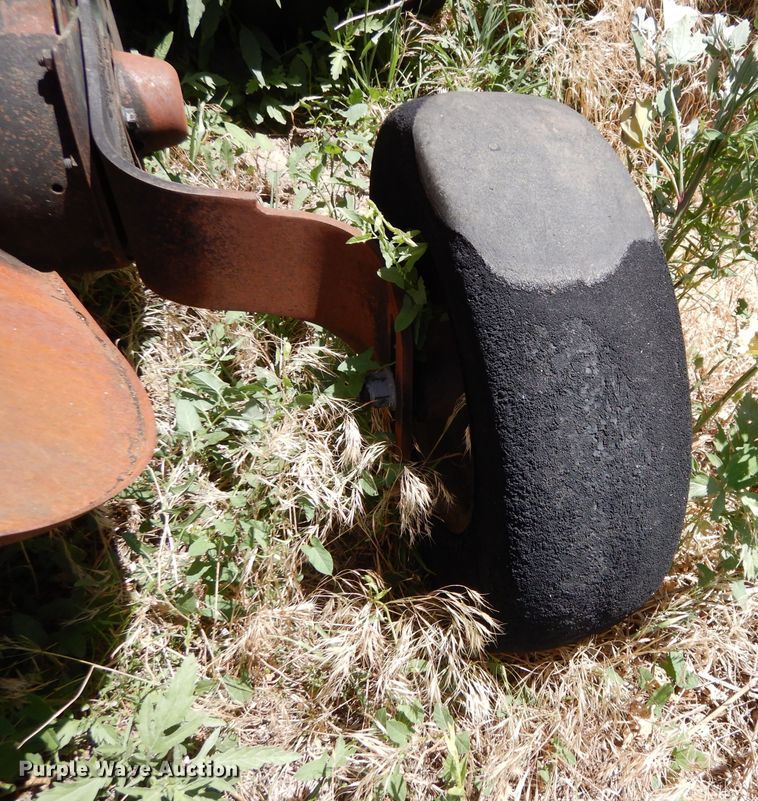 image for item LP9386 John Deere 569 round baler