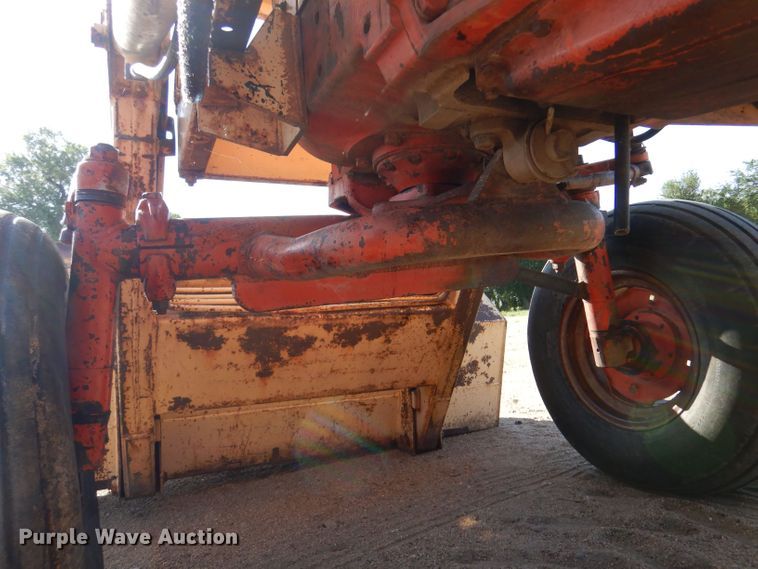 image for item LP9404 Case 930 Comfort King  tractor