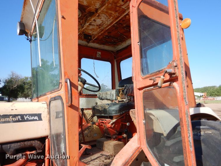 image for item LP9404 Case 930 Comfort King  tractor