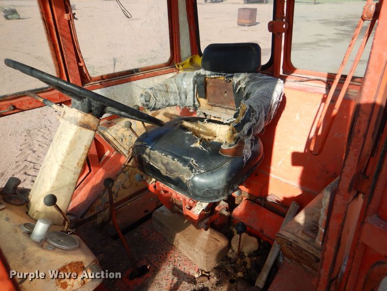 image for item LP9404 Case 930 Comfort King  tractor