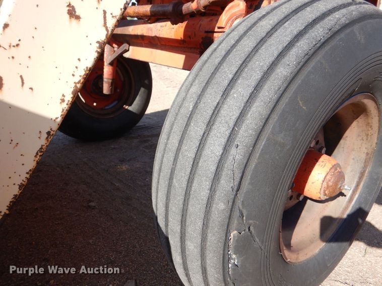 image for item LP9404 Case 930 Comfort King  tractor