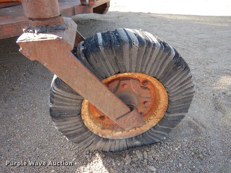 image for item LP9404 Case 930 Comfort King  tractor