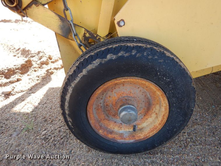 image for item LP9405 New Holland 848  round baler