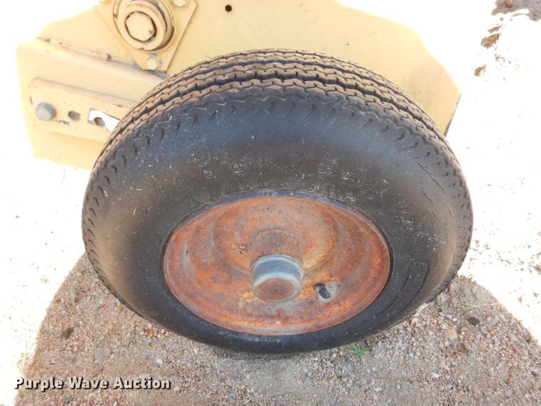 image for item LP9405 New Holland 848  round baler