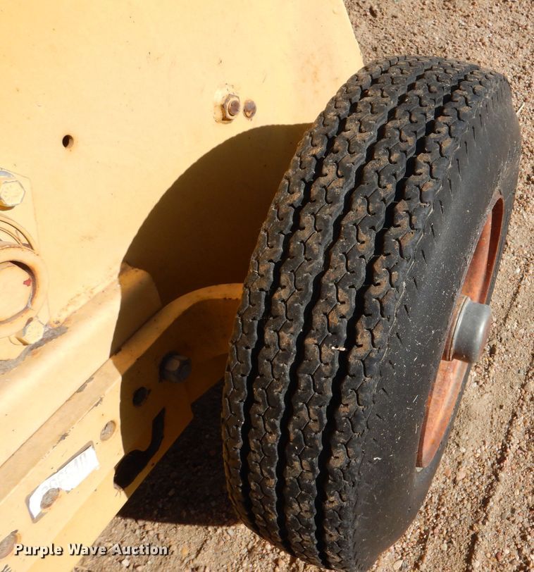 image for item LP9405 New Holland 848  round baler