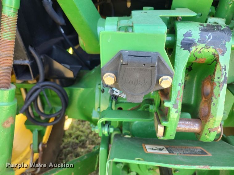 image for item LU9089 2013 John Deere 5055E MFWD tractor