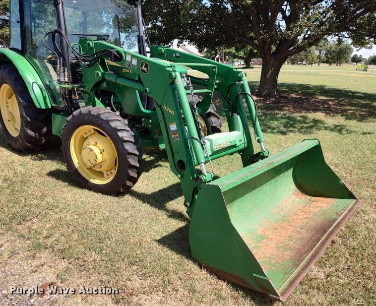 image for item LU9089 2013 John Deere 5055E MFWD tractor