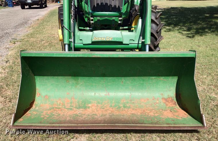 image for item LU9089 2013 John Deere 5055E MFWD tractor