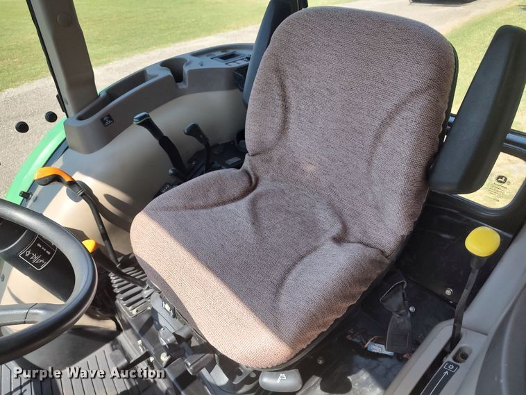 image for item LU9089 2013 John Deere 5055E MFWD tractor