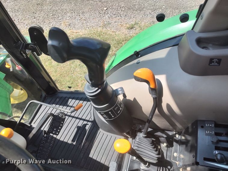 image for item LU9089 2013 John Deere 5055E MFWD tractor