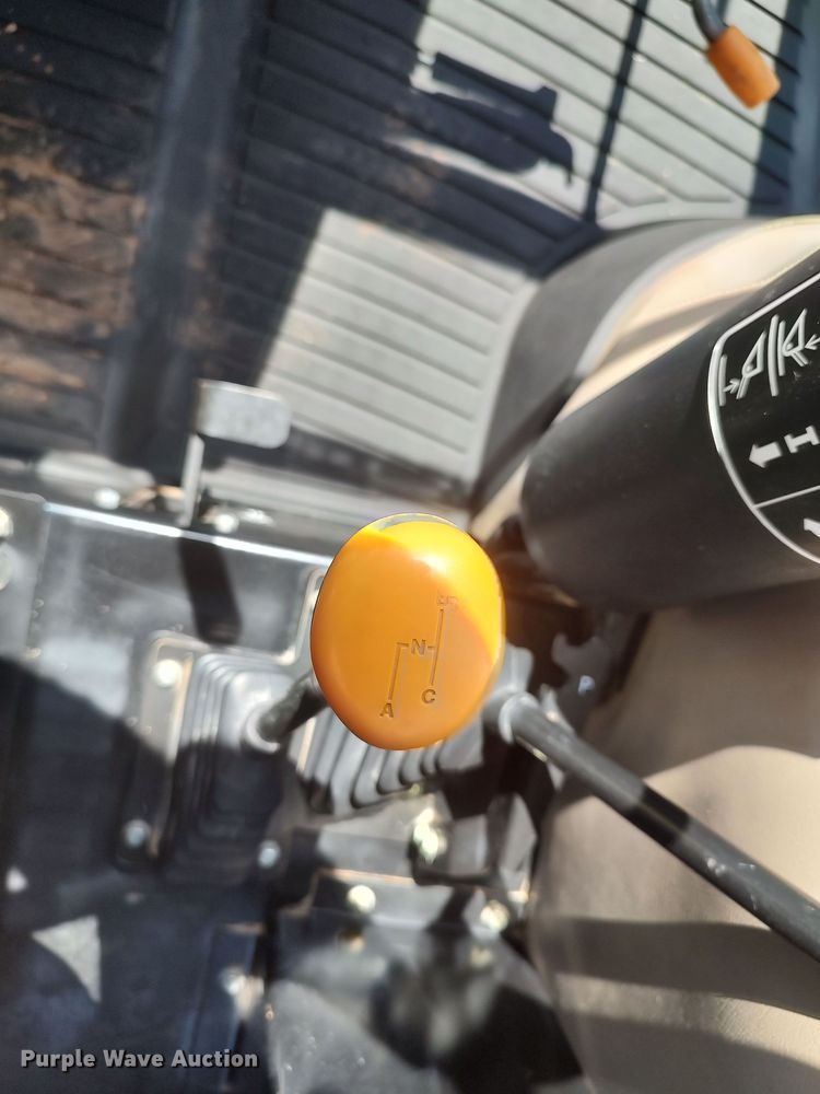 image for item LU9089 2013 John Deere 5055E MFWD tractor