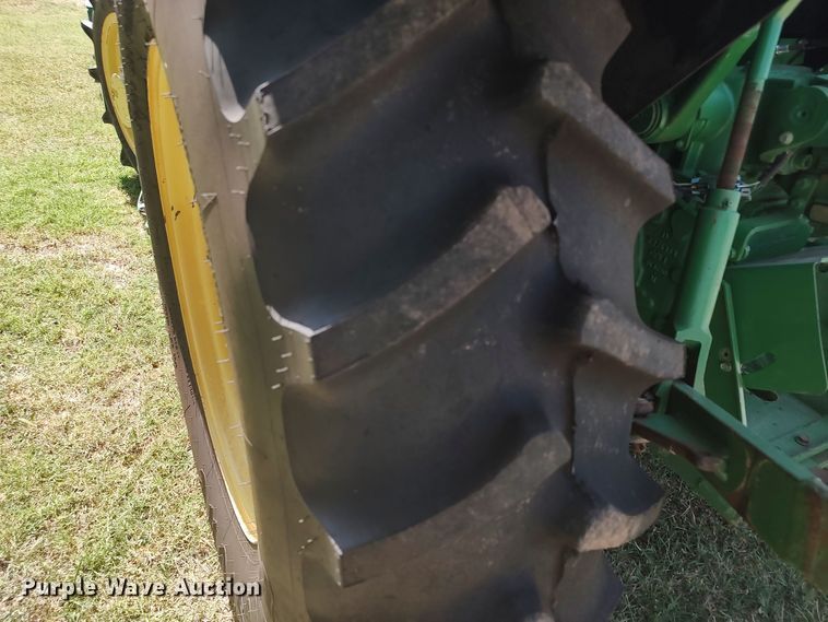 image for item LU9089 2013 John Deere 5055E MFWD tractor