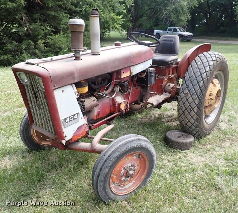 image for item LU9365 International 404  tractor