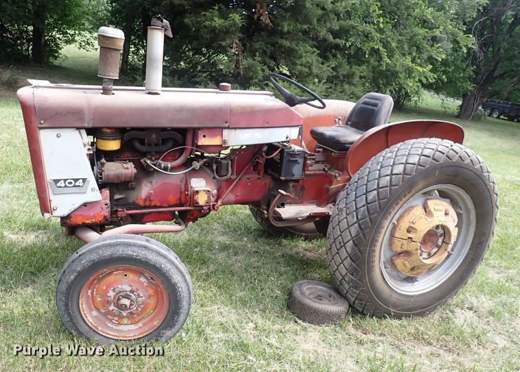 image for item LU9365 International 404  tractor