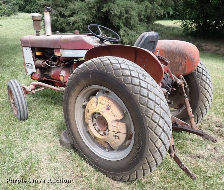 image for item LU9365 International 404  tractor