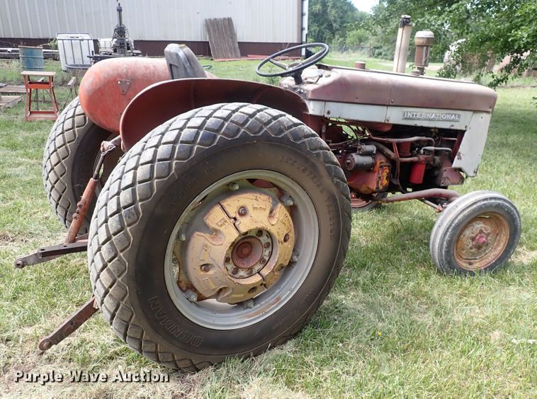 image for item LU9365 International 404  tractor