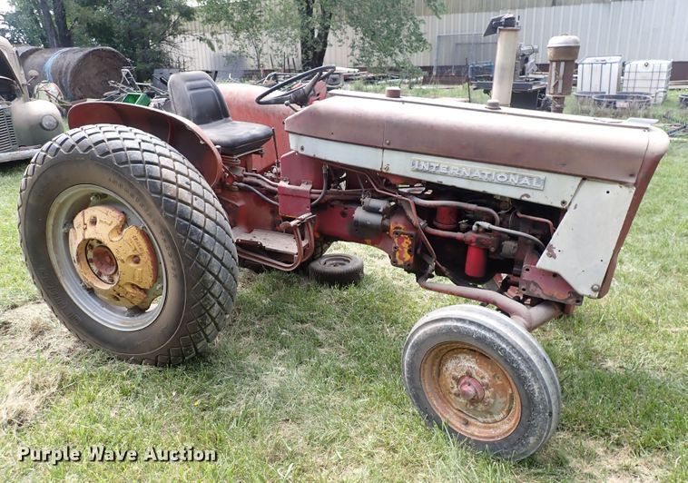 image for item LU9365 International 404  tractor