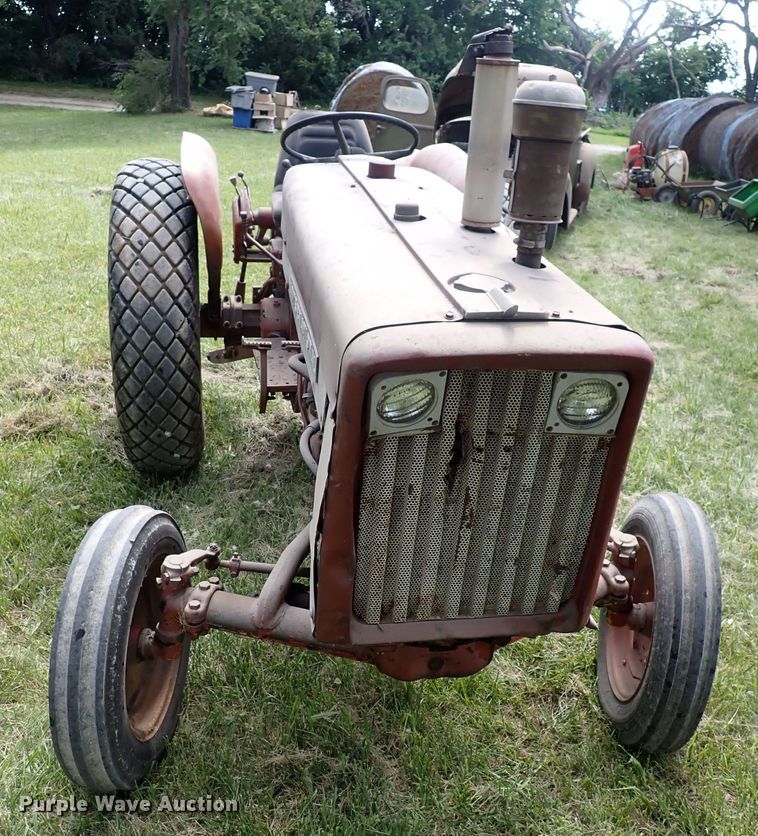 image for item LU9365 International 404  tractor