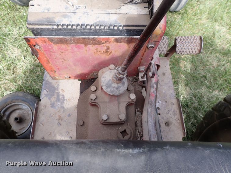 image for item LU9365 International 404  tractor