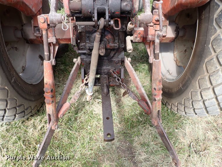 image for item LU9365 International 404  tractor