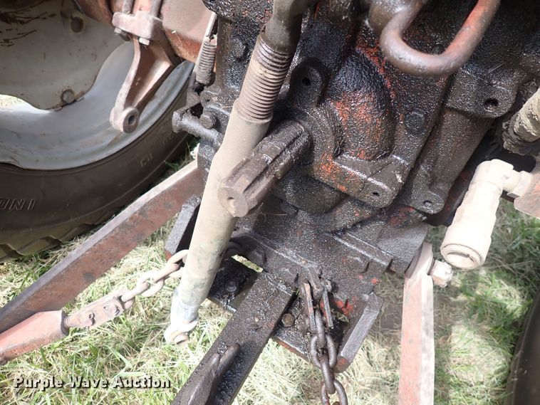 image for item LU9365 International 404  tractor