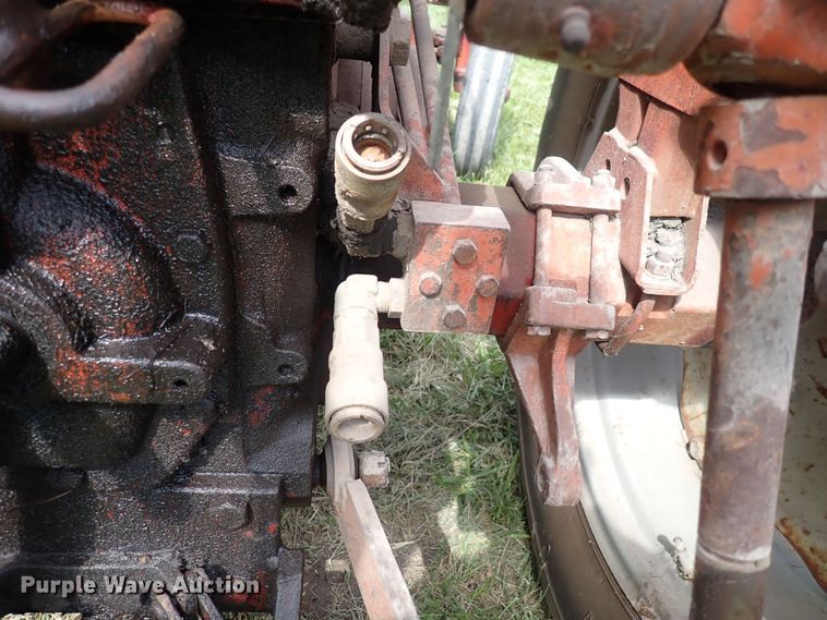 image for item LU9365 International 404  tractor