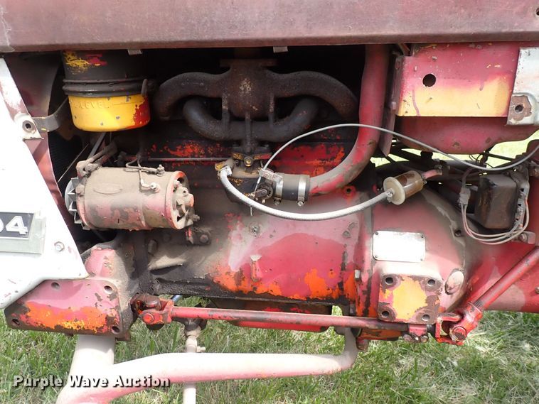 image for item LU9365 International 404  tractor