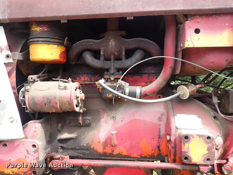 image for item LU9365 International 404  tractor