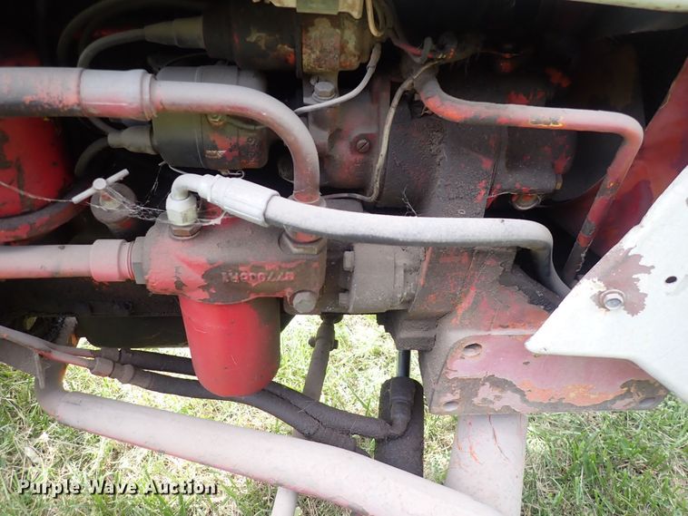 image for item LU9365 International 404  tractor