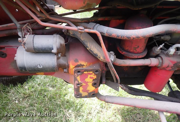 image for item LU9365 International 404  tractor