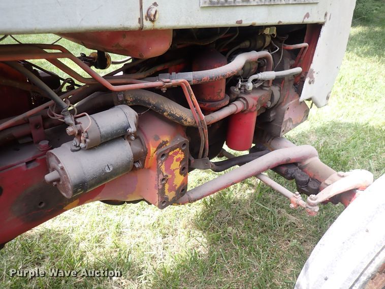 image for item LU9365 International 404  tractor