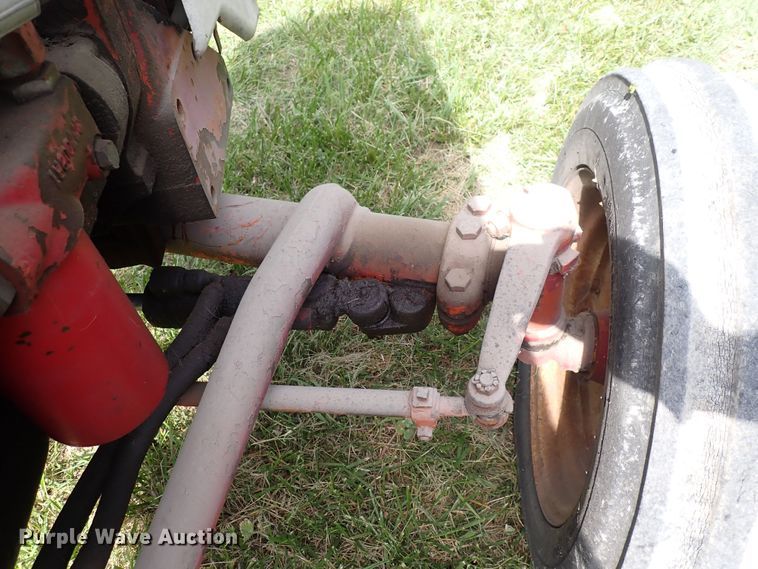 image for item LU9365 International 404  tractor