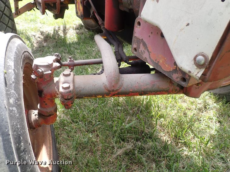 image for item LU9365 International 404  tractor