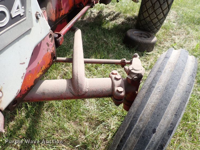 image for item LU9365 International 404  tractor