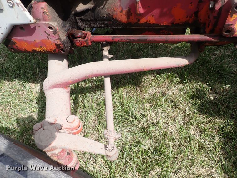 image for item LU9365 International 404  tractor