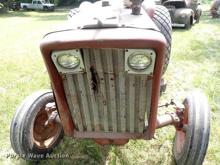 image for item LU9365 International 404  tractor