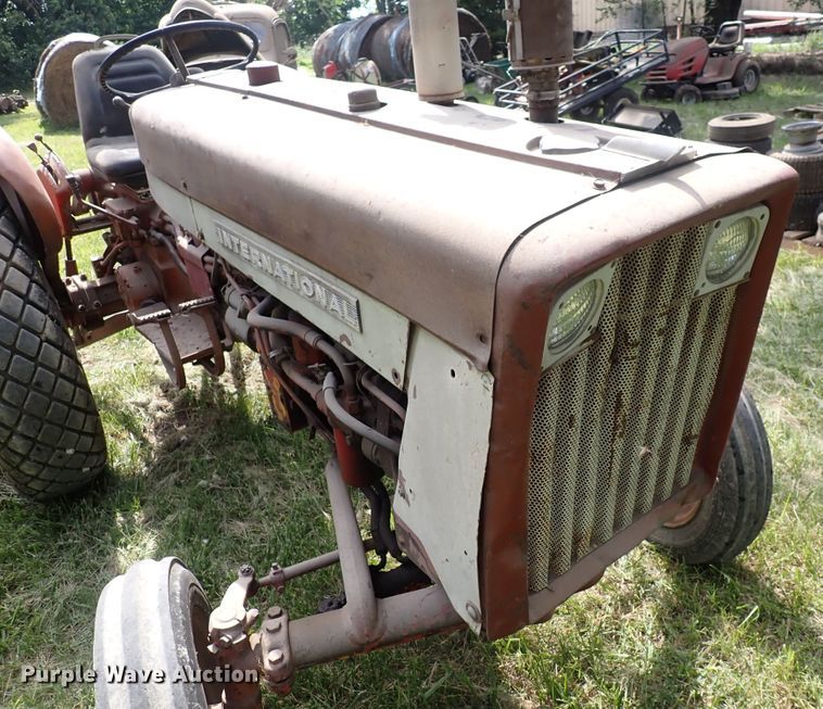 image for item LU9365 International 404  tractor