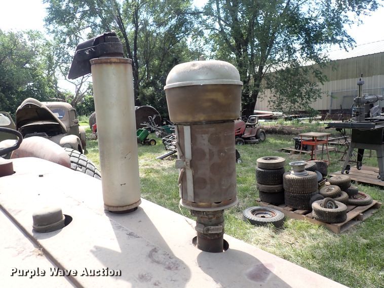 image for item LU9365 International 404  tractor