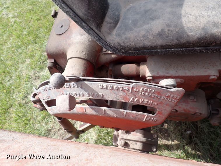 image for item LU9365 International 404  tractor