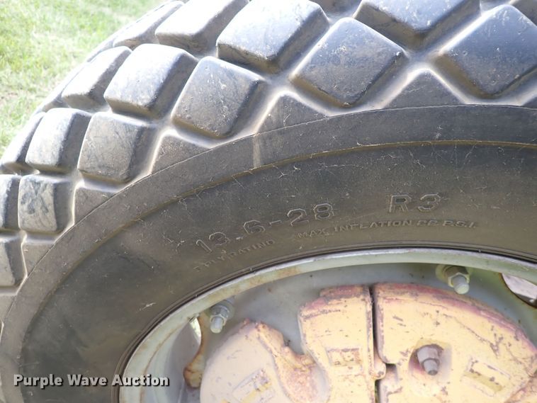 image for item LU9365 International 404  tractor