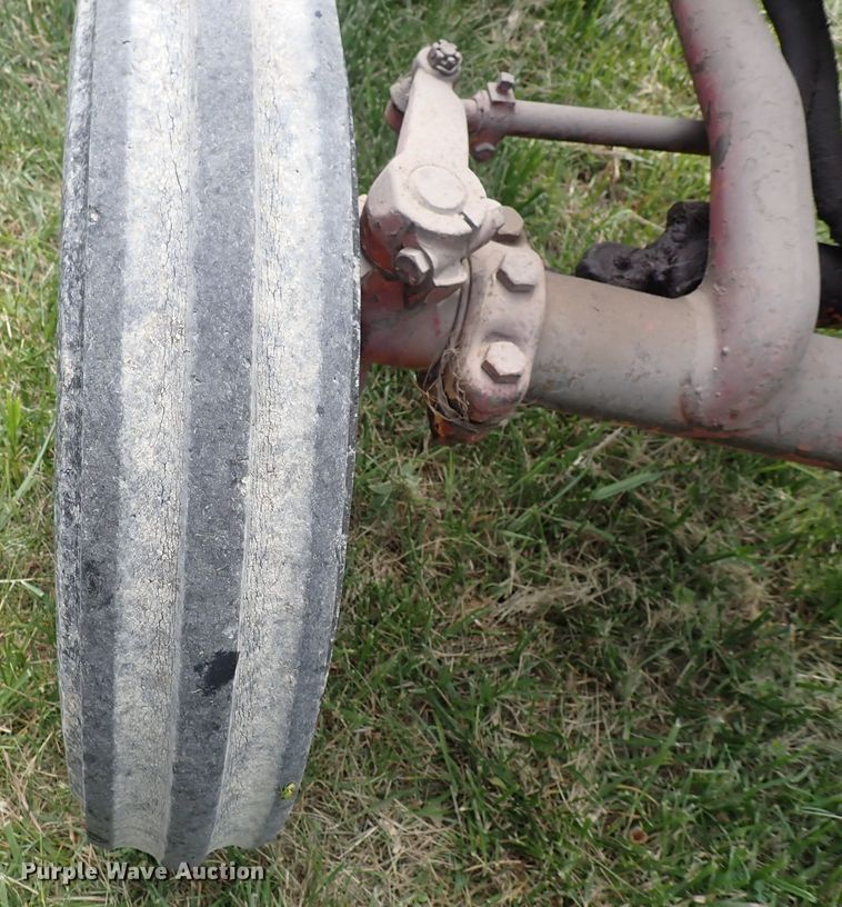 image for item LU9365 International 404  tractor