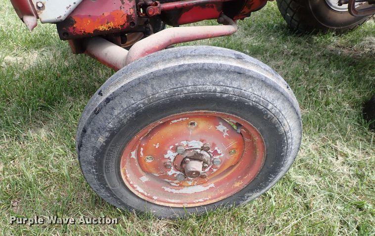 image for item LU9365 International 404  tractor