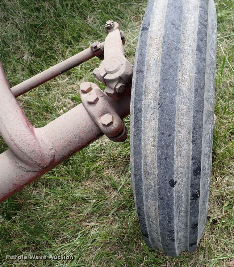 image for item LU9365 International 404  tractor