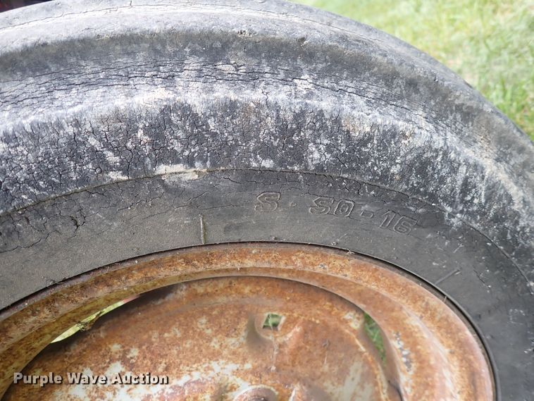 image for item LU9365 International 404  tractor