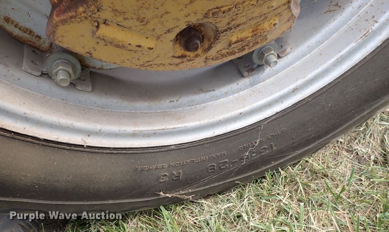 image for item LU9365 International 404  tractor