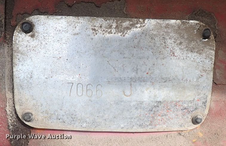 image for item LU9365 International 404  tractor