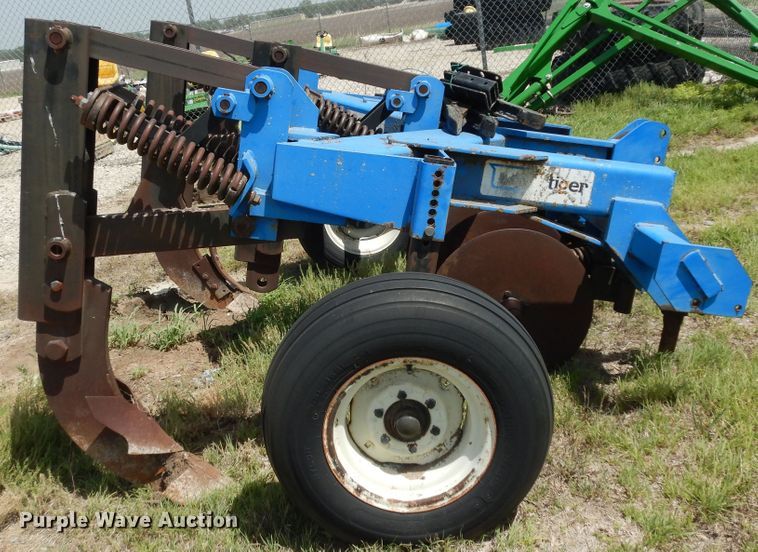 image for item MD9226 DMI Tiger  V-ripper