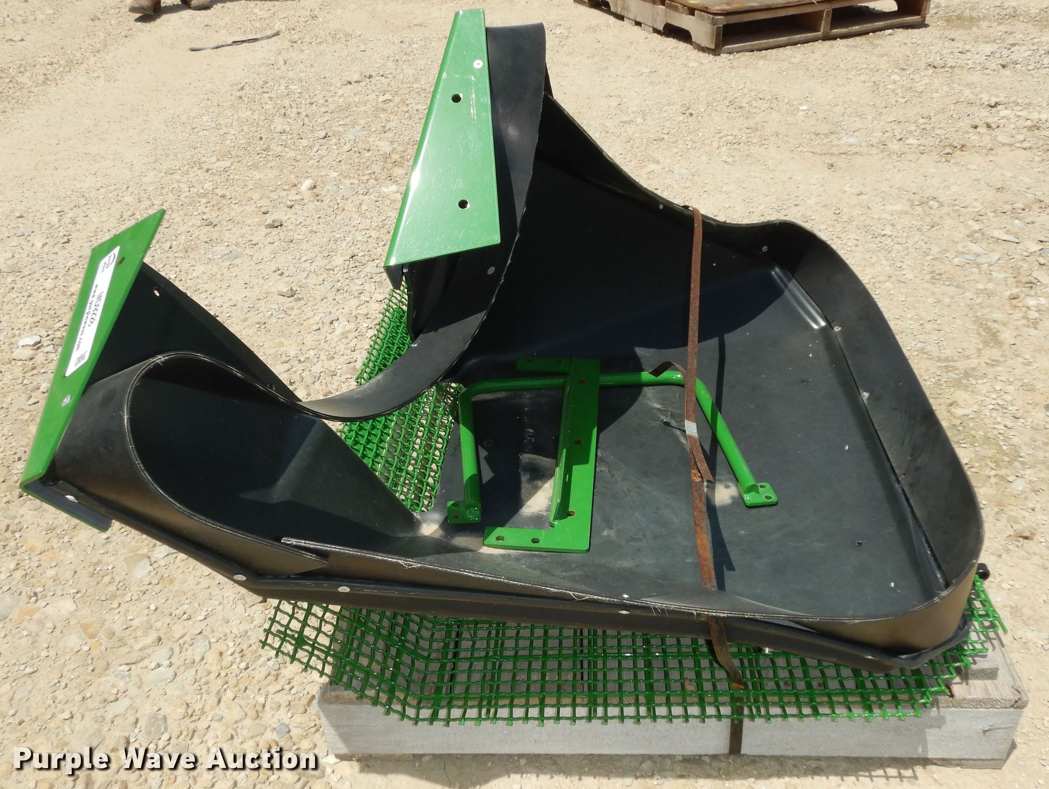 John Deere air seeder hopper in Abilene, KS Item MD9228 sold Purple